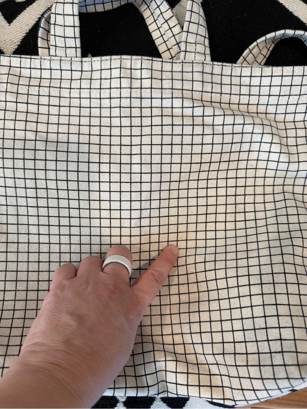 BAGGU Cream Canvas Grid Tote with Adjustable Strap - Picture 6 of 6